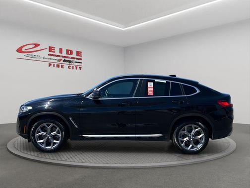 Black 2025 BMW X4 xDrive30i