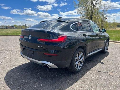 Black 2025 BMW X4 xDrive30i