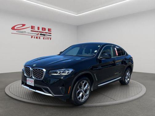 Black 2025 BMW X4 xDrive30i