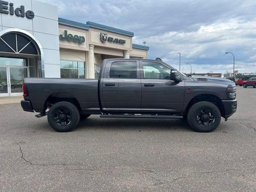 2025 RAM 3500 Tradesman Crew Cab 4x4 6'4' Box