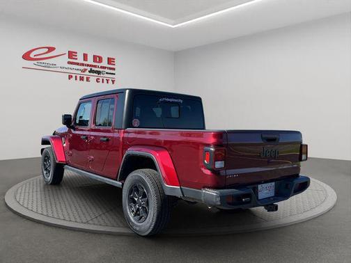 Snazzberry Pearlcoat 2022 Jeep Gladiator Willys 4x4
