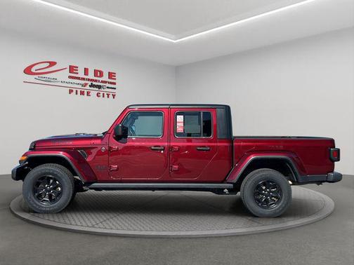 Snazzberry Pearlcoat 2022 Jeep Gladiator Willys 4x4