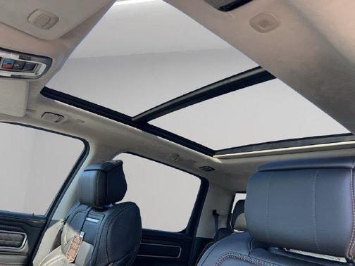 Ivory White Tri-Coat Pearlcoat 2027 RAM 1500 ST