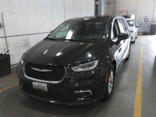 Brilliant Black Crystal Pearlcoat 2023 Chrysler Pacifica Touring L