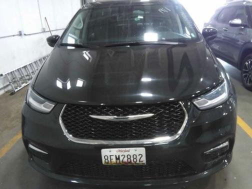 Brilliant Black Crystal Pearlcoat 2023 Chrysler Pacifica Touring L