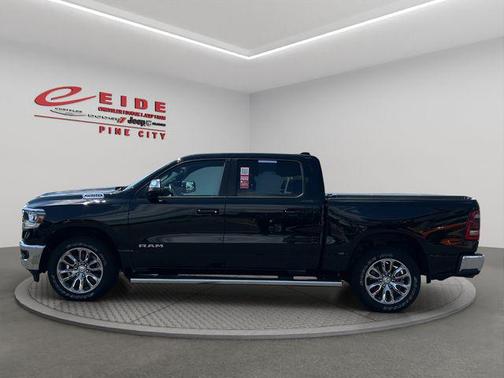 Diamond Black Crystal Pearlcoat 2023 RAM 1500 Laramie