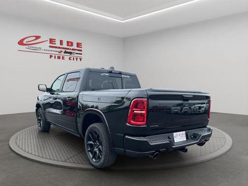 Diamond Black Crystal Pearlcoat 2026 RAM 1500 Limited
