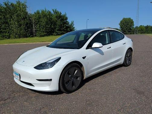 Pearl White Multi-Coat 2023 Tesla Model 3 Standard Range