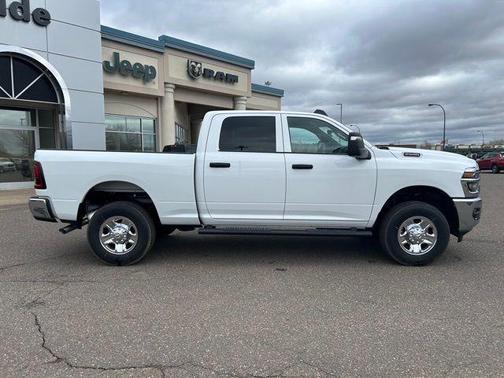 2025 RAM 2500 Tradesman Crew Cab 4x4 6'4' Box