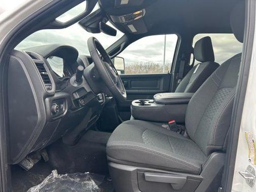 2025 RAM 2500 Tradesman Crew Cab 4x4 6'4' Box