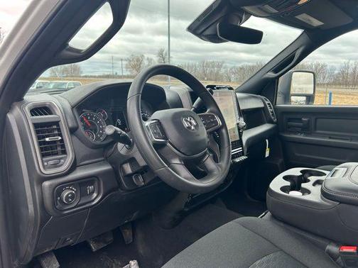 2025 RAM 2500 Tradesman Crew Cab 4x4 6'4' Box