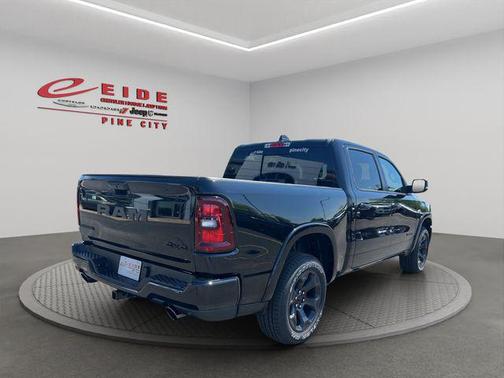 Diamond Black Crystal Pearlcoat 2026 RAM 1500 Big Horn/Lone Star