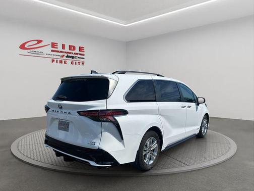 Super White 2021 Toyota Sienna XSE 7 Passenger