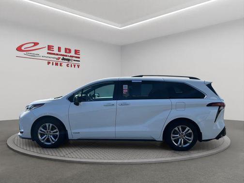 Super White 2021 Toyota Sienna XSE 7 Passenger