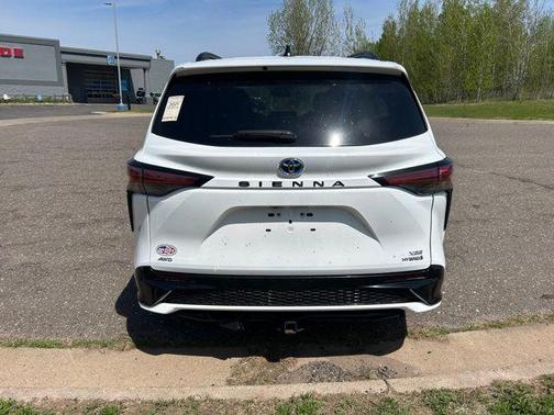 Super White 2021 Toyota Sienna XSE 7 Passenger