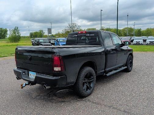 Brilliant Black Crystal Pearlcoat 2017 RAM 1500 Sport