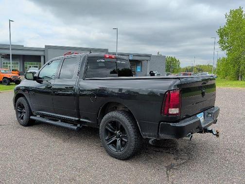 Brilliant Black Crystal Pearlcoat 2017 RAM 1500 Sport