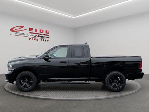 Brilliant Black Crystal Pearlcoat 2017 RAM 1500 Sport