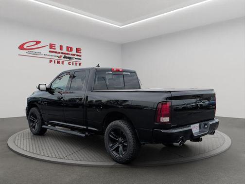 Brilliant Black Crystal Pearlcoat 2017 RAM 1500 Sport