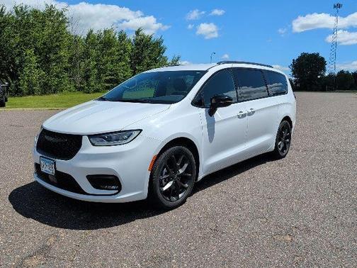 Bright White Clearcoat 2024 Chrysler Pacifica Touring L