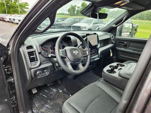 2025 RAM 3500 Tradesman Crew Cab 4x4 8' Box