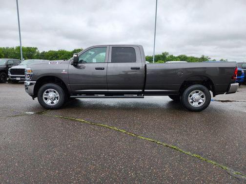2025 RAM 3500 Tradesman Crew Cab 4x4 8' Box