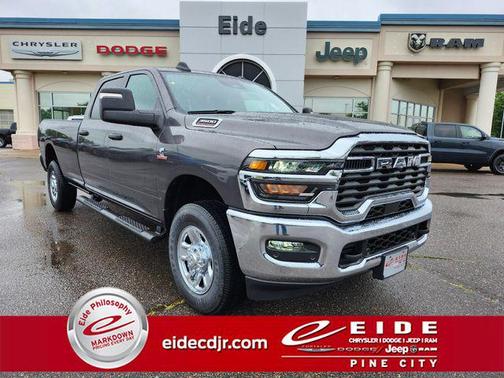 2025 RAM 3500 Tradesman Crew Cab 4x4 8' Box