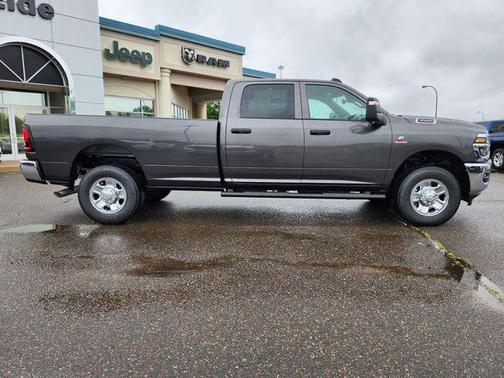 2025 RAM 3500 Tradesman Crew Cab 4x4 8' Box