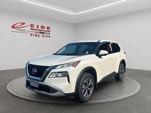 Pearl White Tricoat 2021 Nissan Rogue SV