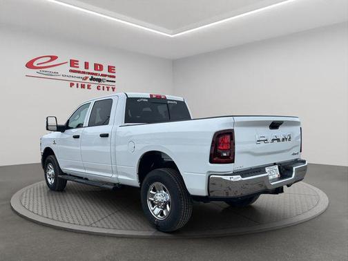 2026 RAM 3500 Tradesman Crew Cab 4x4 6'4' Box