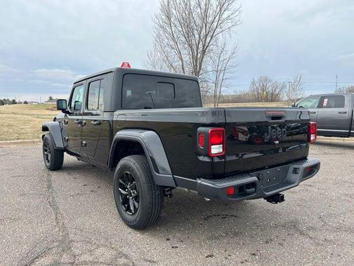 Black Clearcoat 2022 Jeep Gladiator Altitude 4x4