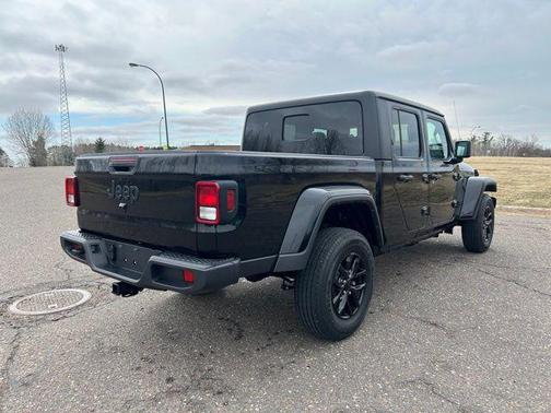 Black Clearcoat 2022 Jeep Gladiator Altitude 4x4