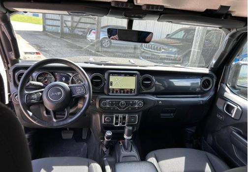 Black Clearcoat 2022 Jeep Gladiator Altitude 4x4