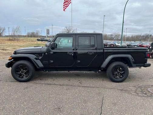 Black Clearcoat 2022 Jeep Gladiator Altitude 4x4