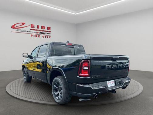 Diamond Black Crystal Pearlcoat 2026 RAM 1500 Big Horn/Lone Star