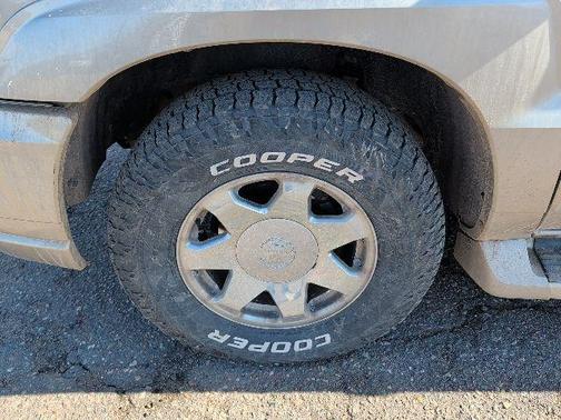 2003 Cadillac Escalade Base