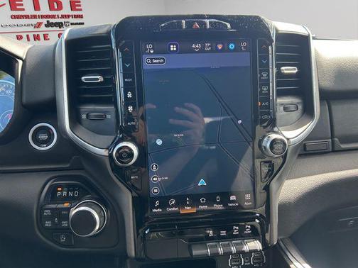 Diamond Black Crystal Pearlcoat 2024 RAM 1500 Big Horn/Lone Star