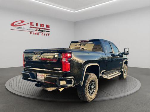 2024 Chevrolet Silverado 2500 4WD Crew Cab Standard Bed ZR2