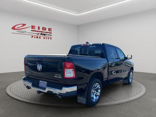 Diamond Black Crystal Pearlcoat 2022 RAM 1500 Big Horn/Lone Star