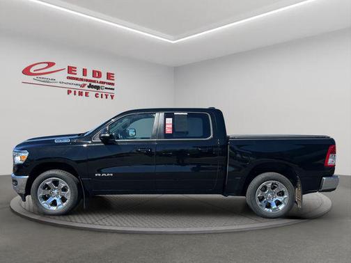 Diamond Black Crystal Pearlcoat 2022 RAM 1500 Big Horn/Lone Star