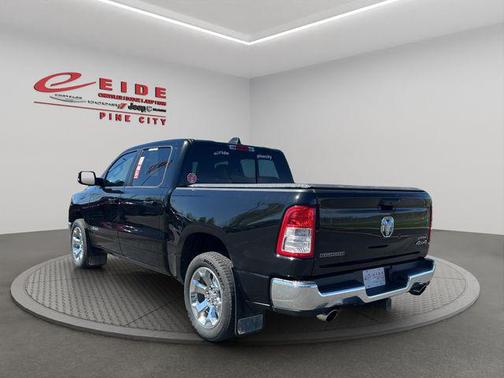 Diamond Black Crystal Pearlcoat 2022 RAM 1500 Big Horn/Lone Star