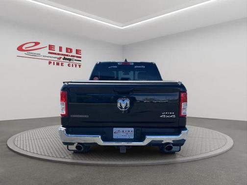 Diamond Black Crystal Pearlcoat 2022 RAM 1500 Big Horn/Lone Star