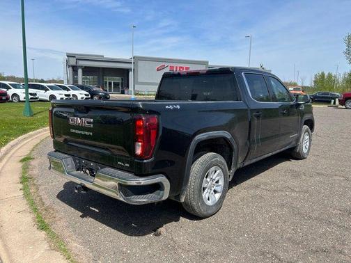 Onyx Black 2024 GMC Sierra 1500 SLE