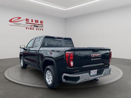 Onyx Black 2024 GMC Sierra 1500 SLE