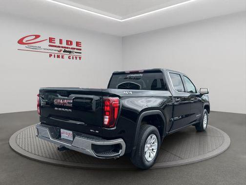 Onyx Black 2024 GMC Sierra 1500 SLE