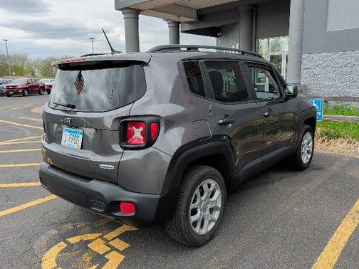 Granite Crystal Metallic Clearcoat 2017 Jeep Renegade Latitude