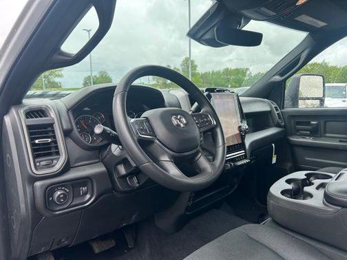 2025 RAM 2500 Tradesman Crew Cab 4x4 6'4' Box