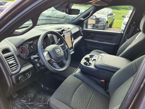 2025 RAM 2500 Tradesman Crew Cab 4x4 6'4' Box