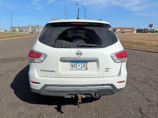 Glacier White 2015 Nissan Pathfinder SV