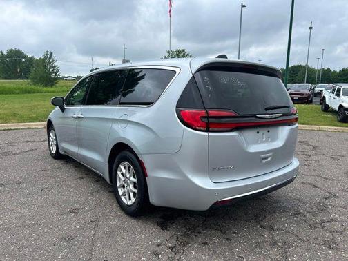 Silver Mist Clearcoat 2023 Chrysler Pacifica Touring L